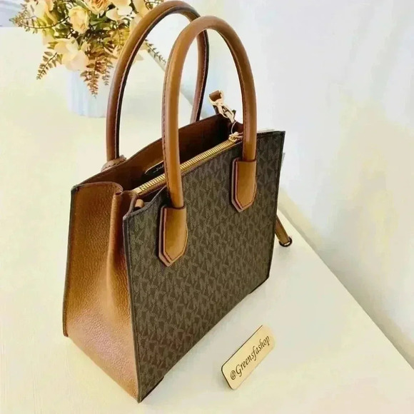 Michael Kors purse Mercer messenger crossbody in brown signature - Picture 6 of 10